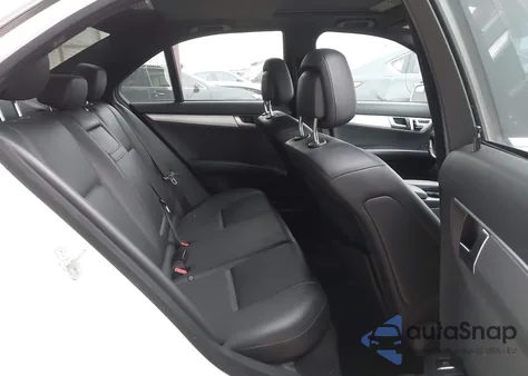 2013 Mercedes-Benz C 250 Sport z USA, uszkodzony, nr VIN WDDGF4HB6DA794986